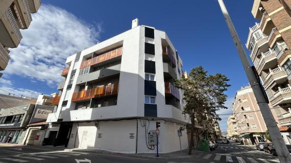 Commercial premises of 304 m2 in one of the main entrances to Torrevieja