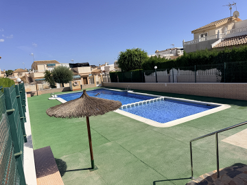 Torrevieja, Los Altos, bungalow with private solarium and communal pool.